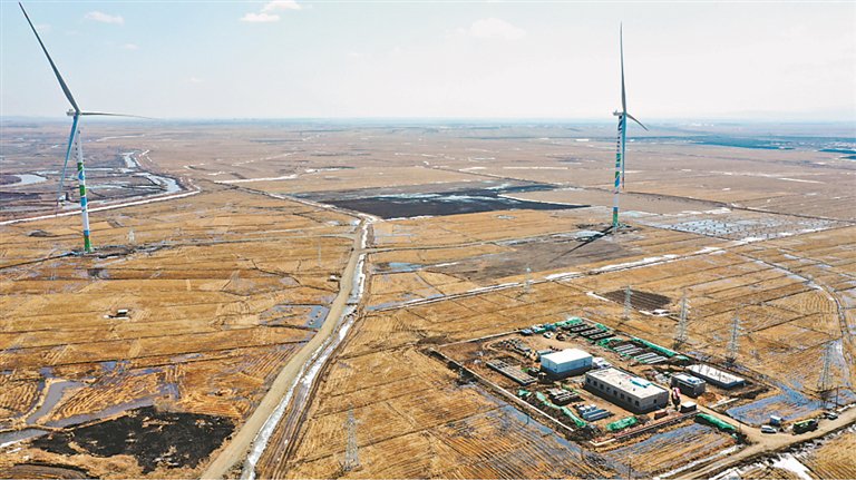 勃利縣200兆瓦風(fēng)電制氫聯(lián)合運(yùn)行示范項目施工現(xiàn)場。李奇曄攝